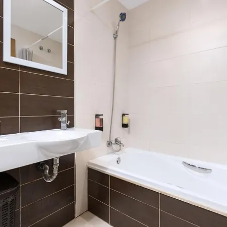 Home2book Sunny Retreat In Daire